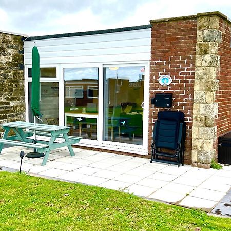 Chine Cottage Self-Catering Coastal Bungalow In Rural West Wight Freshwater Extérieur photo