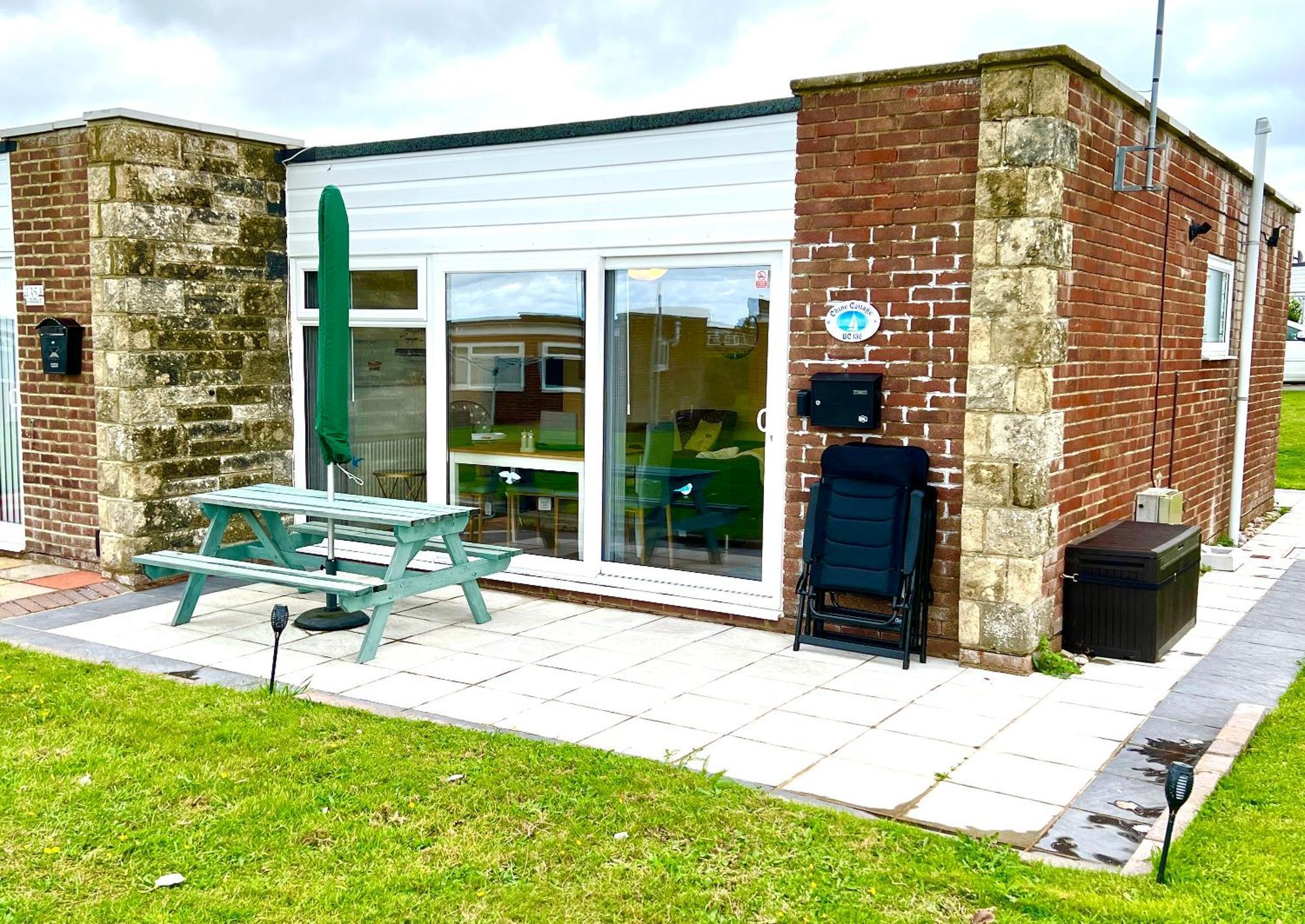 Chine Cottage Self-Catering Coastal Bungalow In Rural West Wight Freshwater Extérieur photo